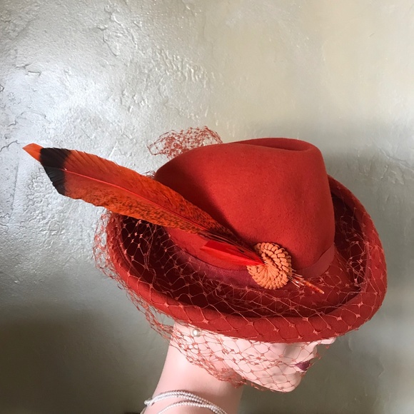 GLAMOROUS VINTAGE ORANGE FELT FEDORA WITH MATCHING FEATHER & INTACT VEIL - Picture 2 of 13